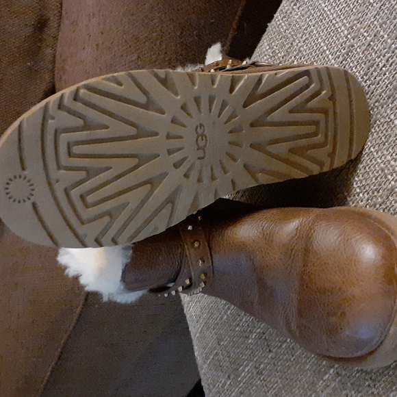 Uggs - Picture 4 of 6